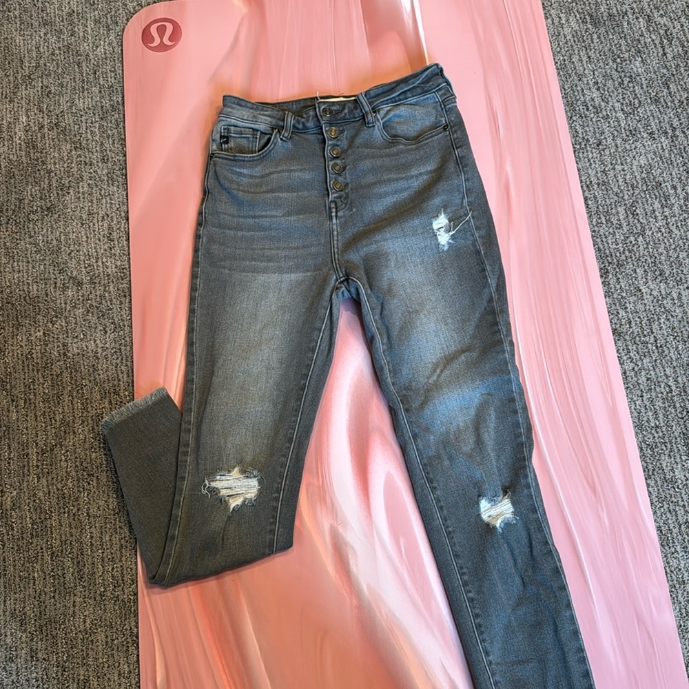Kancan size 7 skinny jeans, gray, distressed